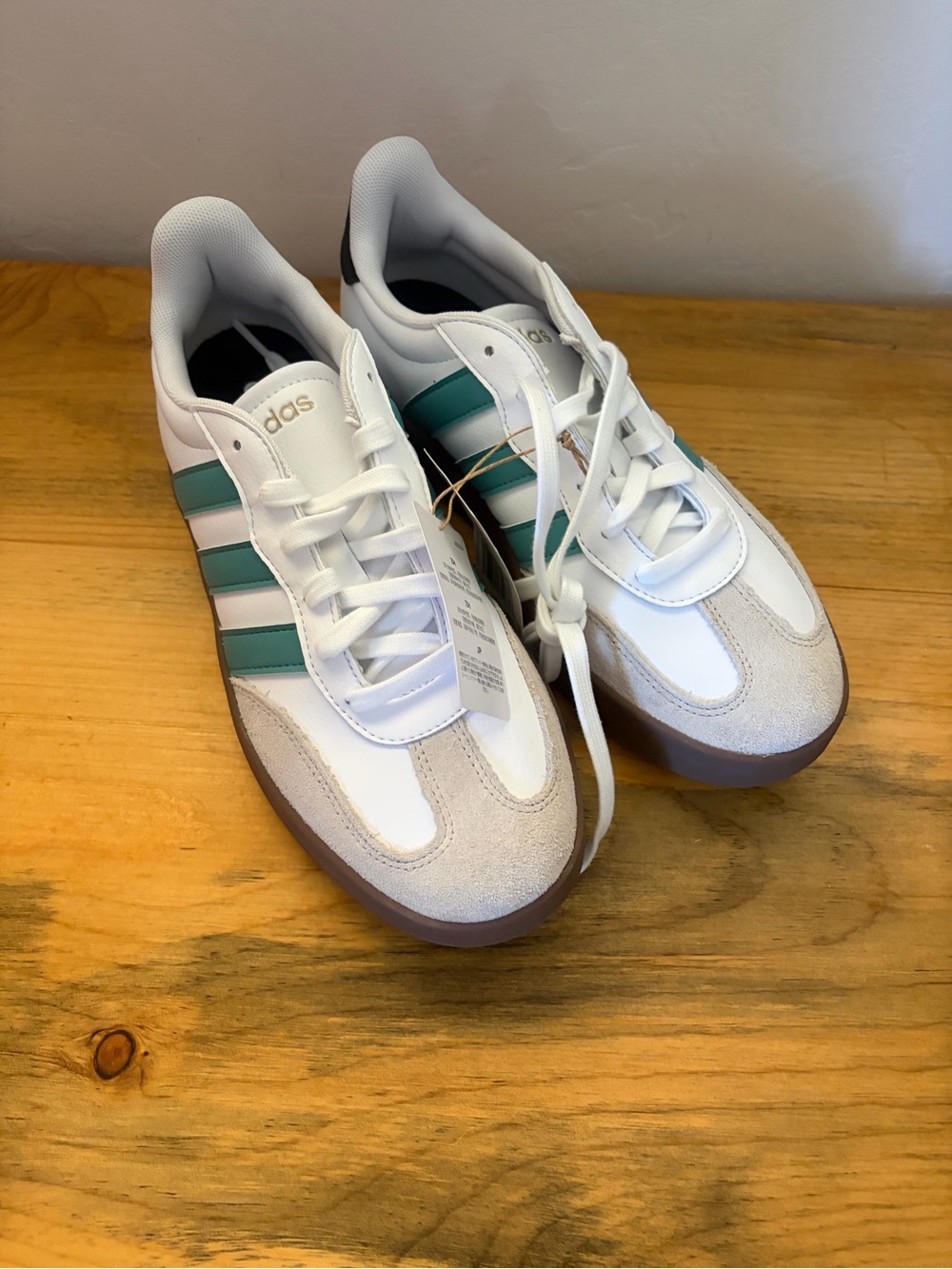 Adidas women’s size 9! White & Teal Classic Low-Profile Sneakers